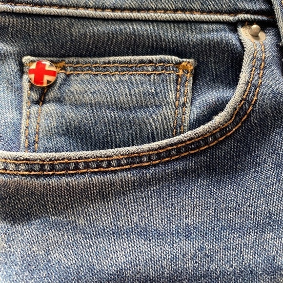 Hudson Krista Super Skinny Medium wash jeans classic 5 pocket wiskering 26
C - Picture 4 of 13